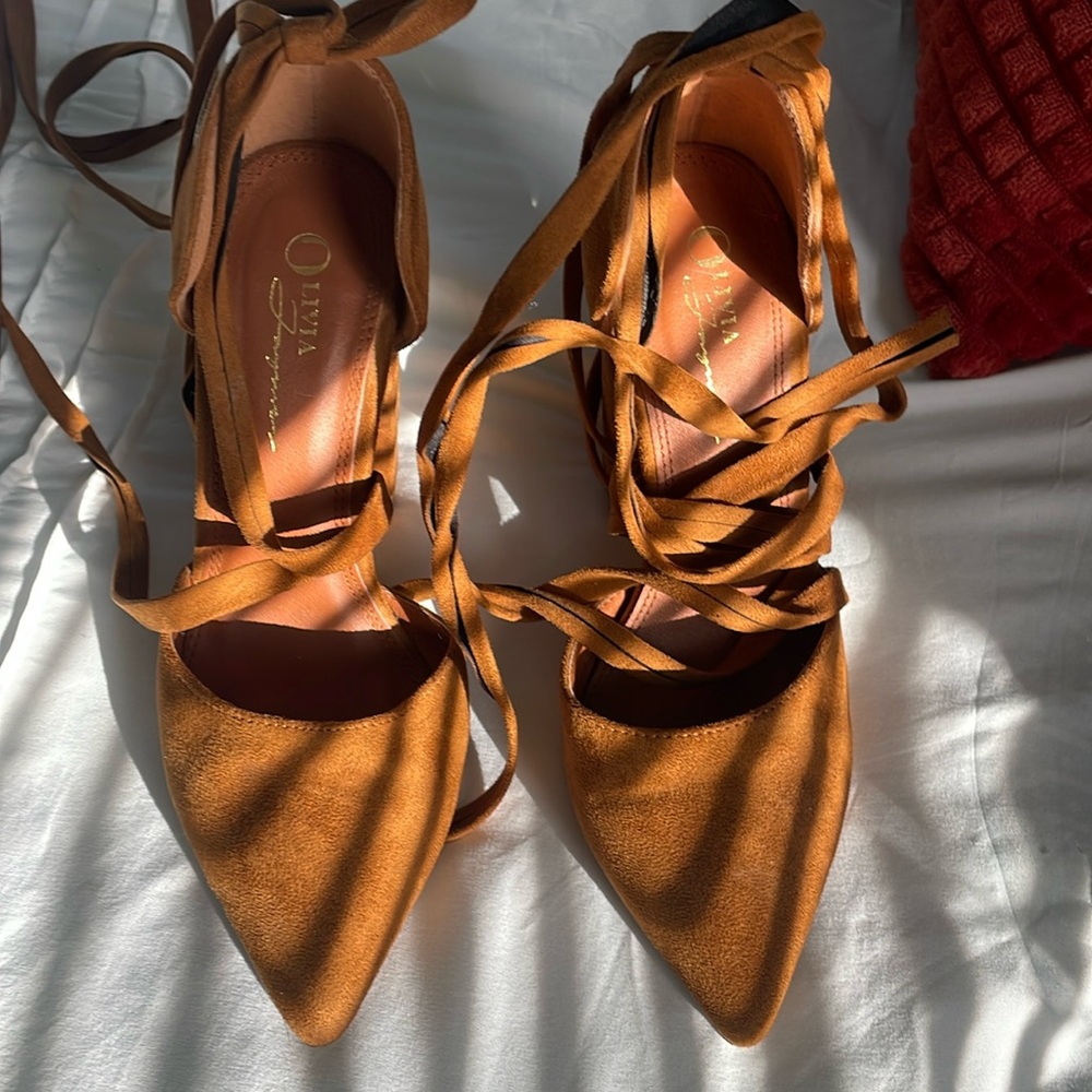 Block heel tie up suade heels